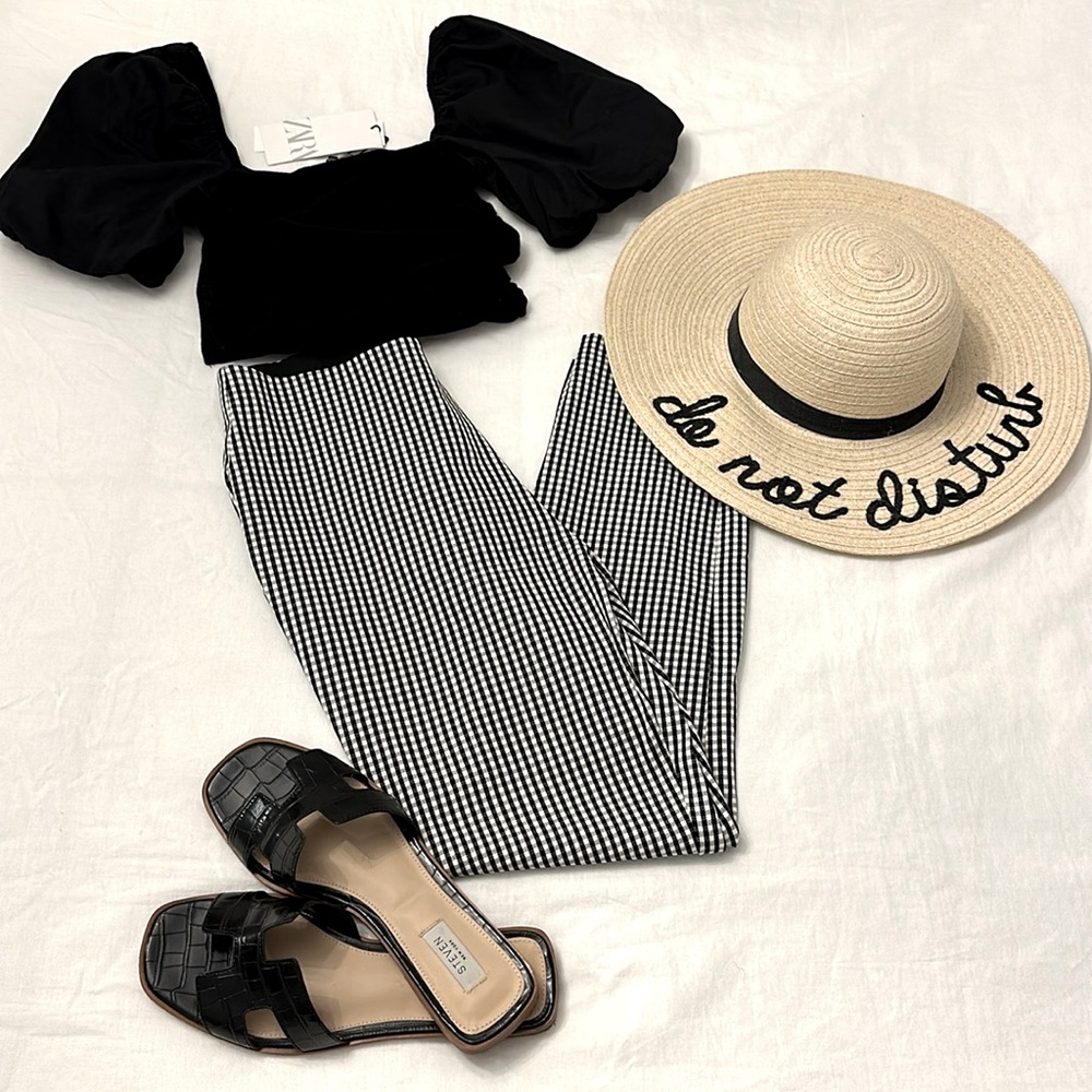 NWT Zara adorable black puff sleeve cotton crop top